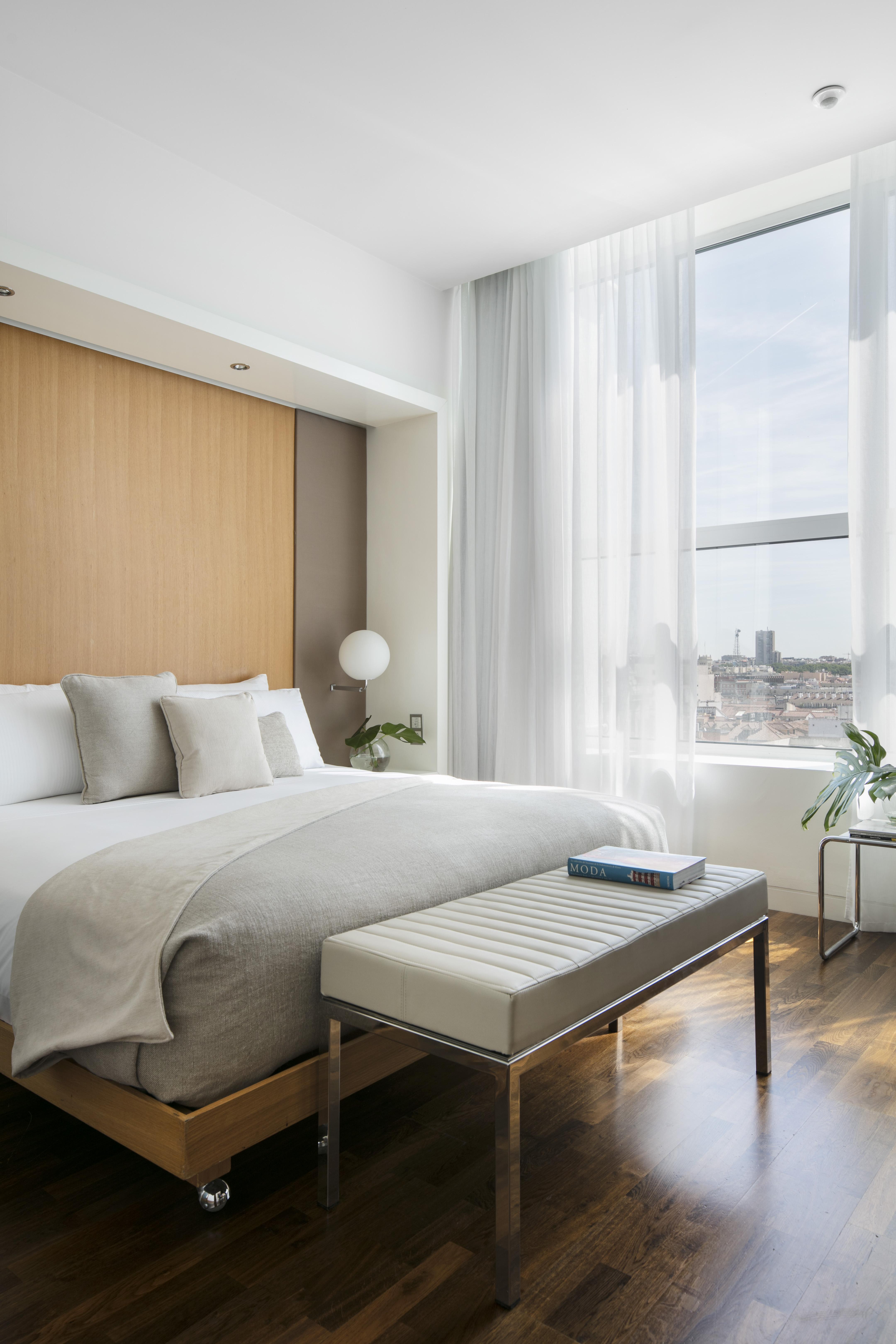 Отель Me Madrid Reina Victoria By Melia Экстерьер фото